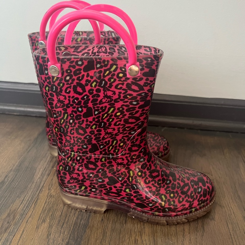 5/$20 Cute leopard rain boots by Jellybeans, size 11